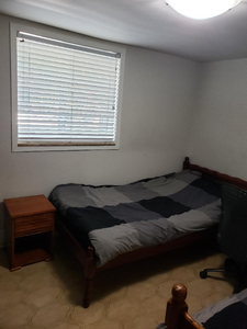 Room in Scarborough! Furnished! Available now!