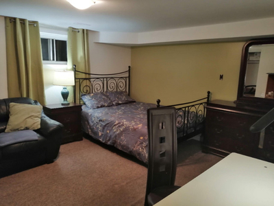 Yonge/Steeles Large Furnished Room for SINGLE MALE