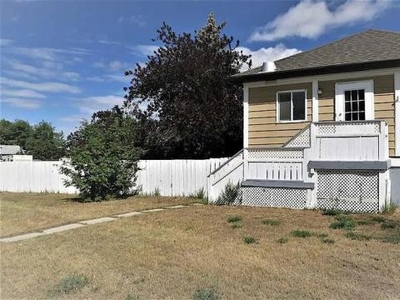 3 Bedroom Detached House Strathmore AB For Rent At 1300