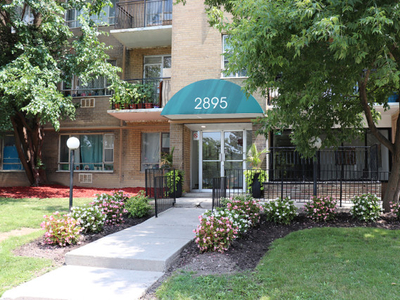 2895 Bathurst St, Toronto - Apartments for Rent