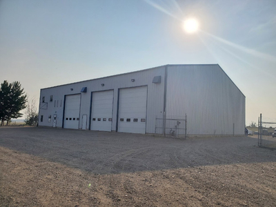 4500SQ FT LIGHT INDUSTRIAL SHOP FOR LEASE - STRATHMORE