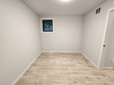 A big room with a bathroom is available for rent in Lee Blvd