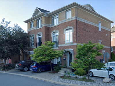 Beautiful Townhouse For Rent in Westboro