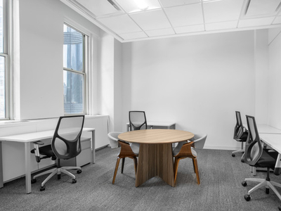 Beautifully designed office space for 3 persons in Spaces Queen