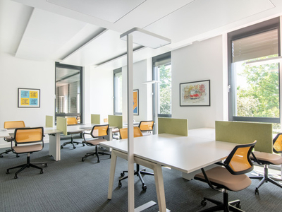 Book a reserved coworking spot or hot desk in Laval