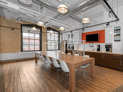Book a reserved coworking spot or hot desk in Queen Richmond