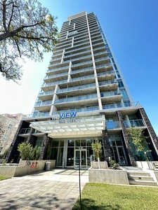 Edmonton Pet Friendly Townhouse For Rent | Downtown | This urban contemporary tower features