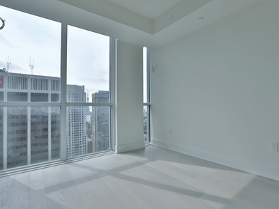 Large Beautiful 3 Bed 3 Bath Unit in The Heart Of Yorkville