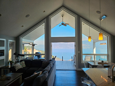 Stunning lake view cottage at sought after La Casa Resort