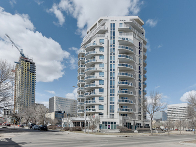 2 Bed 2 Bath Condo in Downtown! Easy Access to UofA LRT WOW
