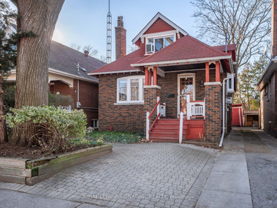 East York Gem - 3BR, Stained Glass, Bsmnt - Golden Triangle