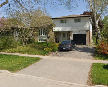 Spacious Detached in Barrie: Live in Main Unit and Rent 2 Units