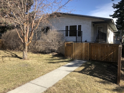 Calgary Pet Friendly House For Rent | Bowness | Large 1850 sq 4 bedroom