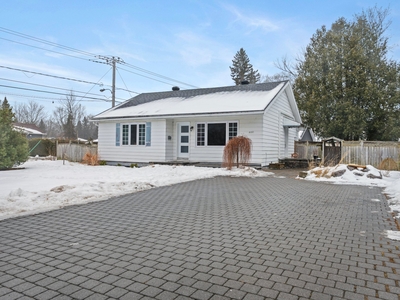 House for sale, 222 Rue Eleanor, Otterburn Park, QC J3H1T5, CA, in Mont-Saint-Hilaire, Canada