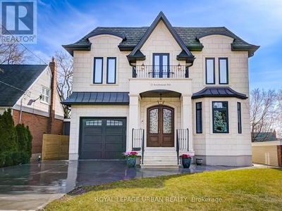 House For Sale In Clairlea, Toronto, Ontario