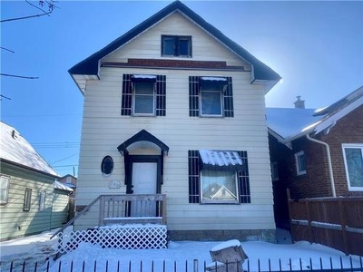 House For Sale In William Whyte, Winnipeg, Manitoba
