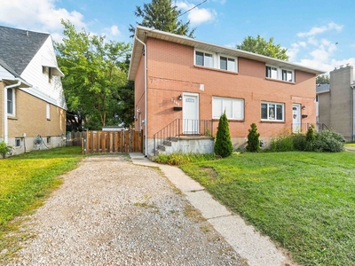 Sarnia Pet Friendly Apartment For Rent | 3Bed 2Bath Semi-Detached Home with Fenced