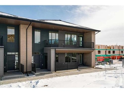 Townhouse For Sale In Shaganappi, Calgary, Alberta