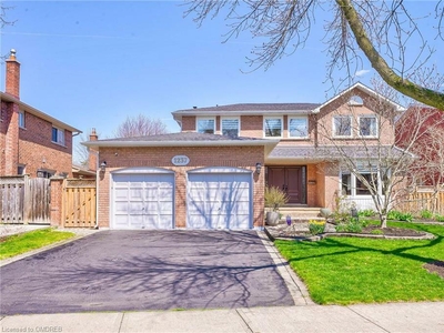 1237 Old Colony Road Oakville, ON L6M 1K8