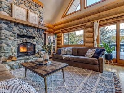4 bedroom luxury House for sale in Whistler Village, Canada