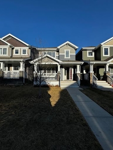 Single Lane Family home in GlennRidding Heights | 1719 167 Street Southwest, Edmonton