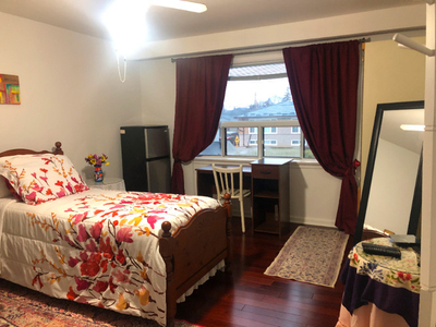 Furnished Master Bedroom Female Only@ Dufferin St & Lawrence Ave