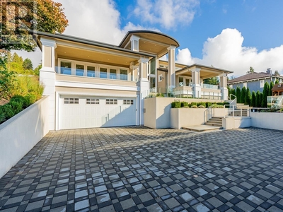 1075 Ottawa Avenue, in West Vancouver, BC