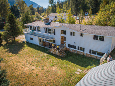 3 Bed 3 Bath Home & Mechanic Shop on 7.1 Unzoned Acres in Nelson
