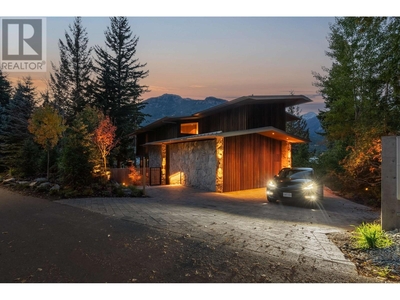 3296 Archibald Way, in Whistler, BC