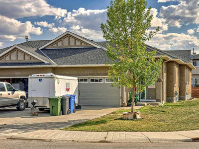 503 East Lakeview Place Chestermere, Alberta