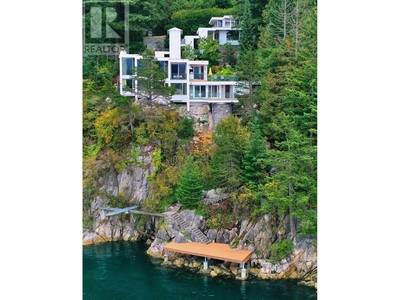6257 Taylor Drive, in West Vancouver, BC