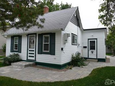 Homes for Sale in Maple Creek, Saskatchewan $140,000