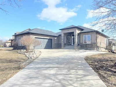 Homes for Sale in The Oaks, Winnipeg, Manitoba $894,900