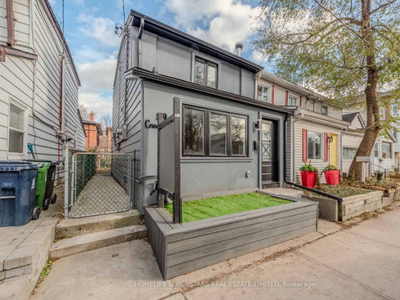 2-Bed Townhome in Leslieville! Walk to Beaches! Fully Renovated!