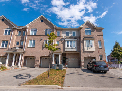 3 Bedroom Townhome in Ajax - Ideal Location!