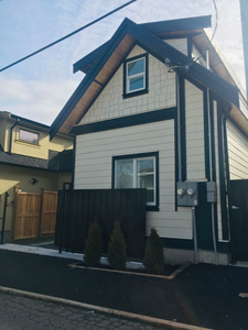 FULLY FURNISHED 4YRS OLD LANEWAY HOUSE IN EAST VAN