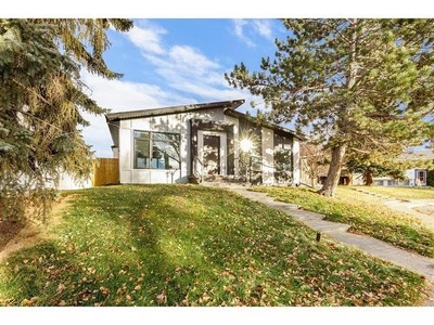 House For Sale In Maple Ridge, Calgary, Alberta