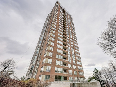 Welcome To Toronto! 2+1 Bedroom Suite For Sale