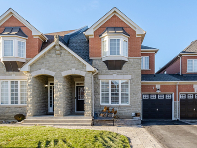 4 Beds 2.5 Baths Townhouse for Sale in Brampton Bramwest