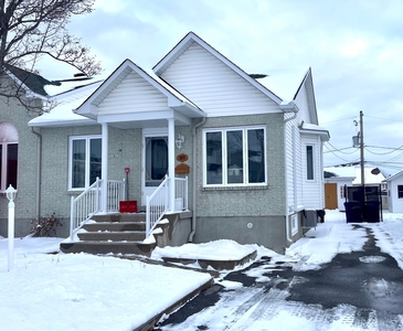 House for sale, 327 Rue de Castillon, Masson-Angers, QC J8M2A2, CA, in Gatineau, Canada