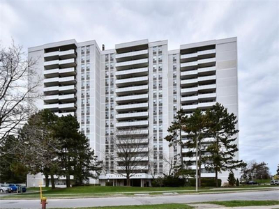 Spacious Updated Unit Prime North York Location By TTC/Fairview!