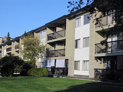 3 Bedroom Apartment Unit Surrey BC For Rent At 2700