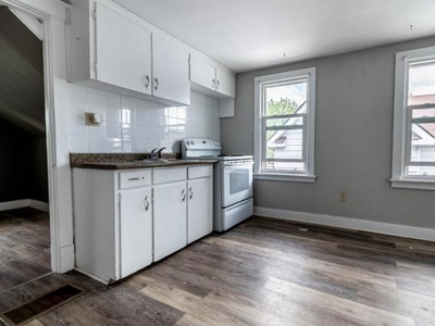 1 Bedroom Apartment Unit Niagara Falls ON For Rent At 1200