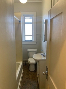 1 Bedroom Apartment Unit Winnipeg MB For Rent At 610