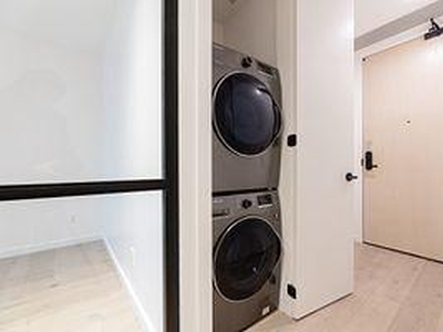 1 Bedroom Condominium Toronto ON For Rent At 2200