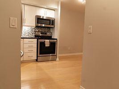 1 Bedroom Condominium Toronto ON For Rent At 2350