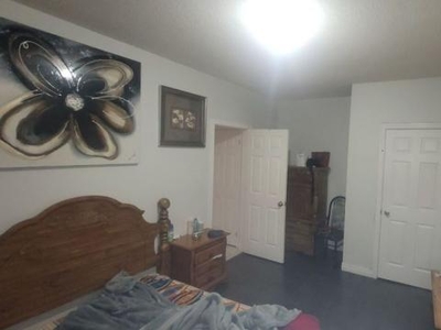 2 Bedroom Apartment Unit Brampton ON For Rent At 2100