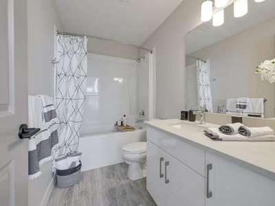 2 Bedroom Apartment Unit Edmonton AB For Rent At 2400