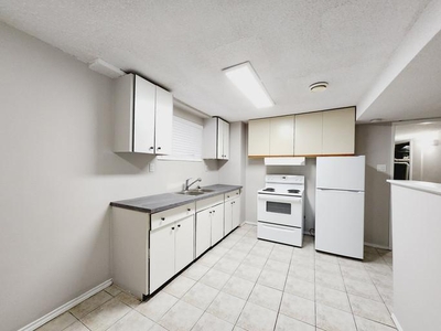 2 Bedroom Apartment Unit Edmonton AB For Rent At 950