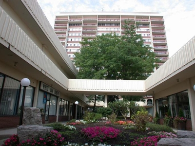 2 Bedroom Apartment Unit Oakville ON For Rent At 2400